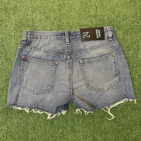 Women's BDG Low-Rise Boyfriend Jean Shorts - Picture 2 of 6